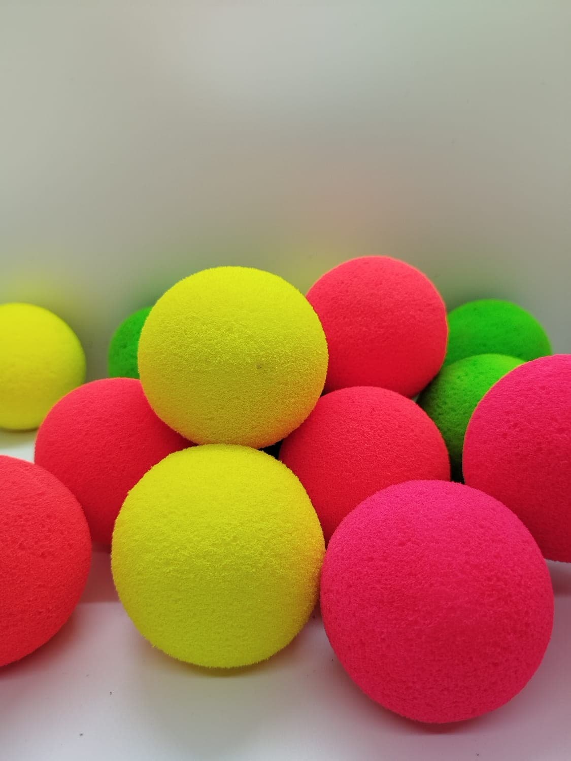 Bolas de esponja 3'' Neon x 4 unidades